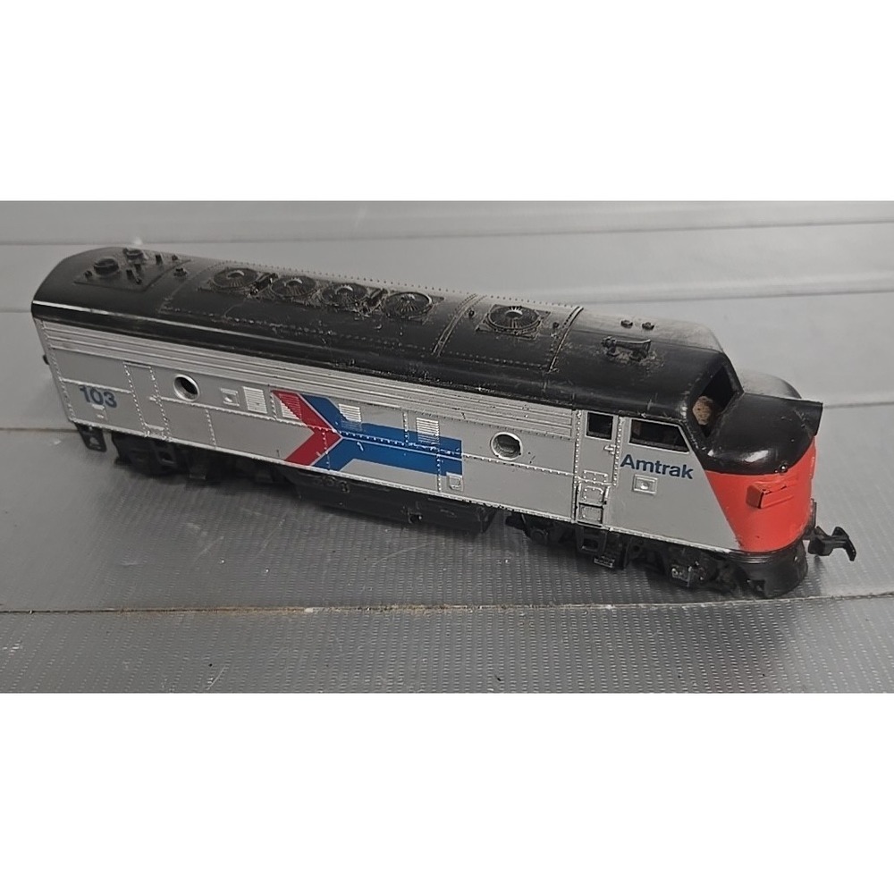 Athearn HO Scale Amtrak Super Power Diesel #103 with a Kadee Couplers